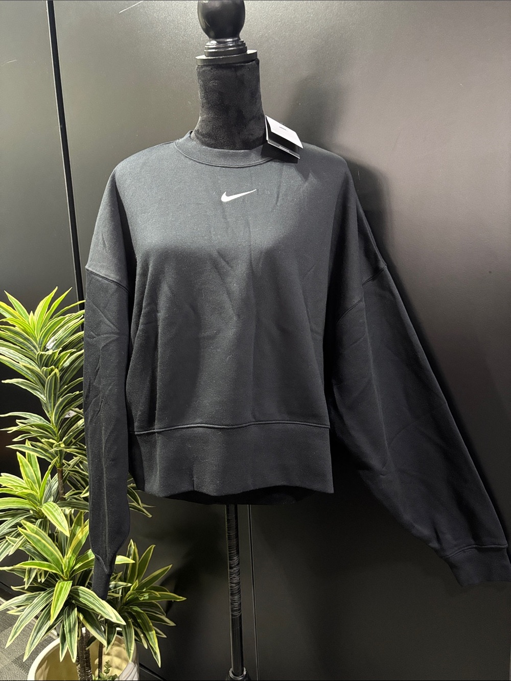Nike Oversized Crop Sweatshirt,fleece lined, soft,embroidered logo